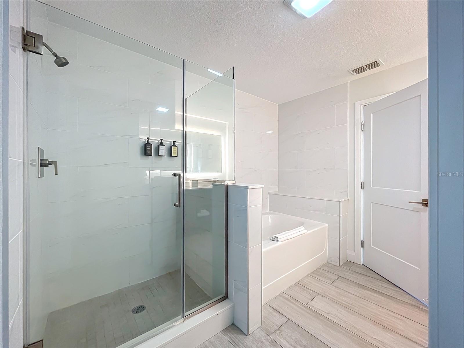 Image 16 of 29 For 14501 Grove Resort Avenue 3733