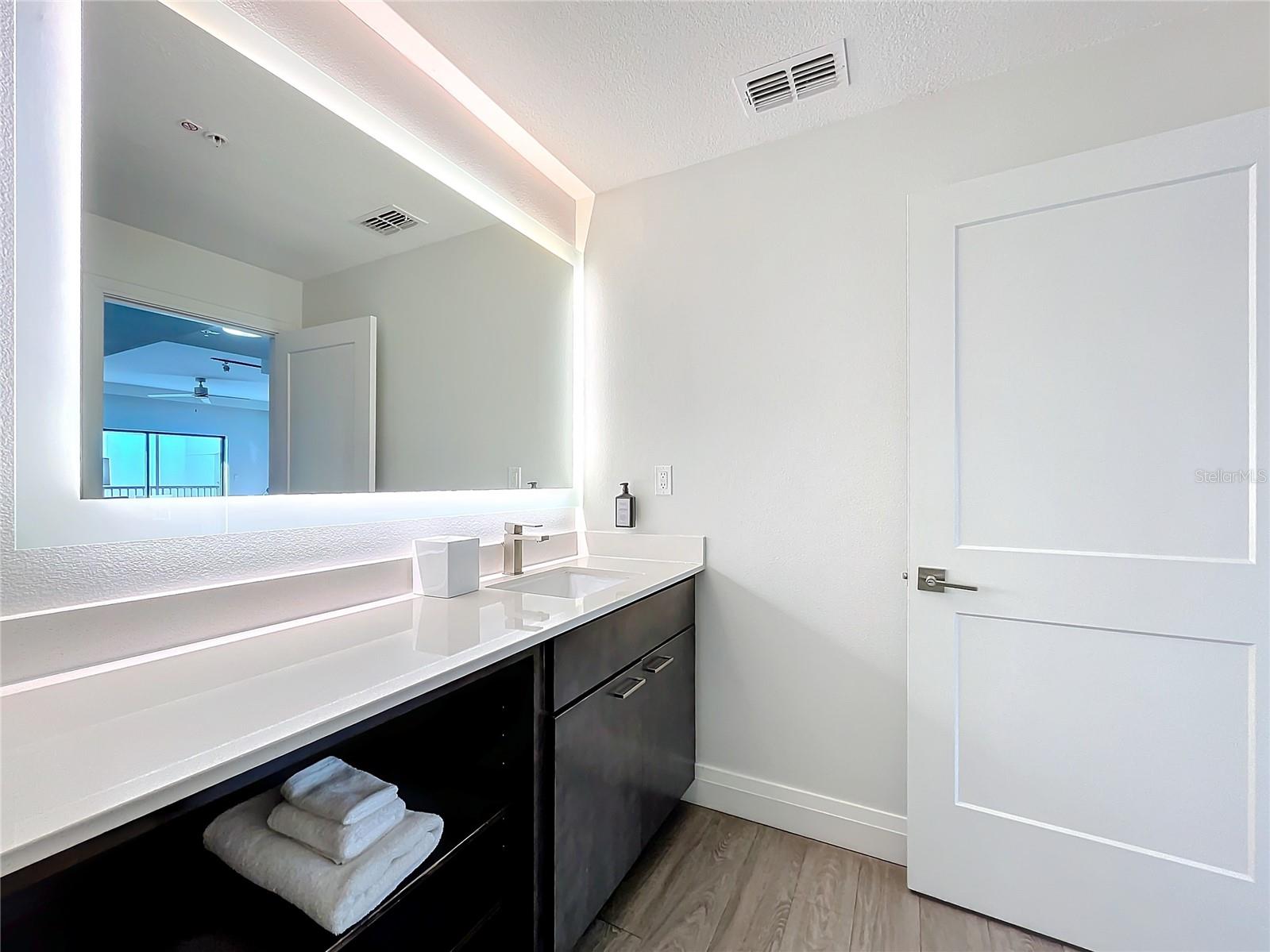 Image 21 of 29 For 14501 Grove Resort Avenue 3733