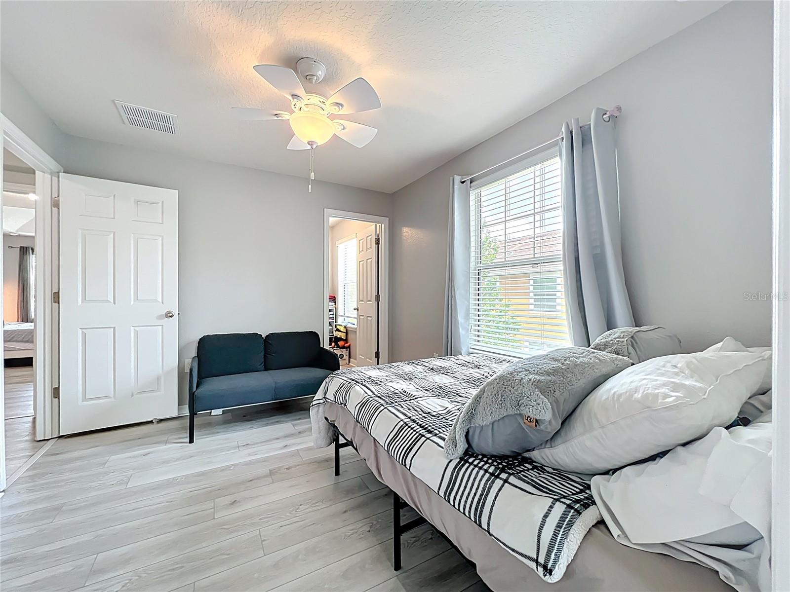Image 29 of 53 For 9575 Silver Buttonwood Street