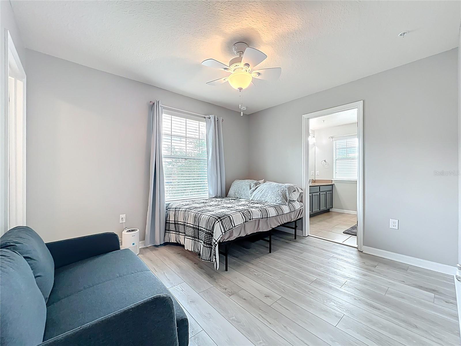 Image 30 of 53 For 9575 Silver Buttonwood Street