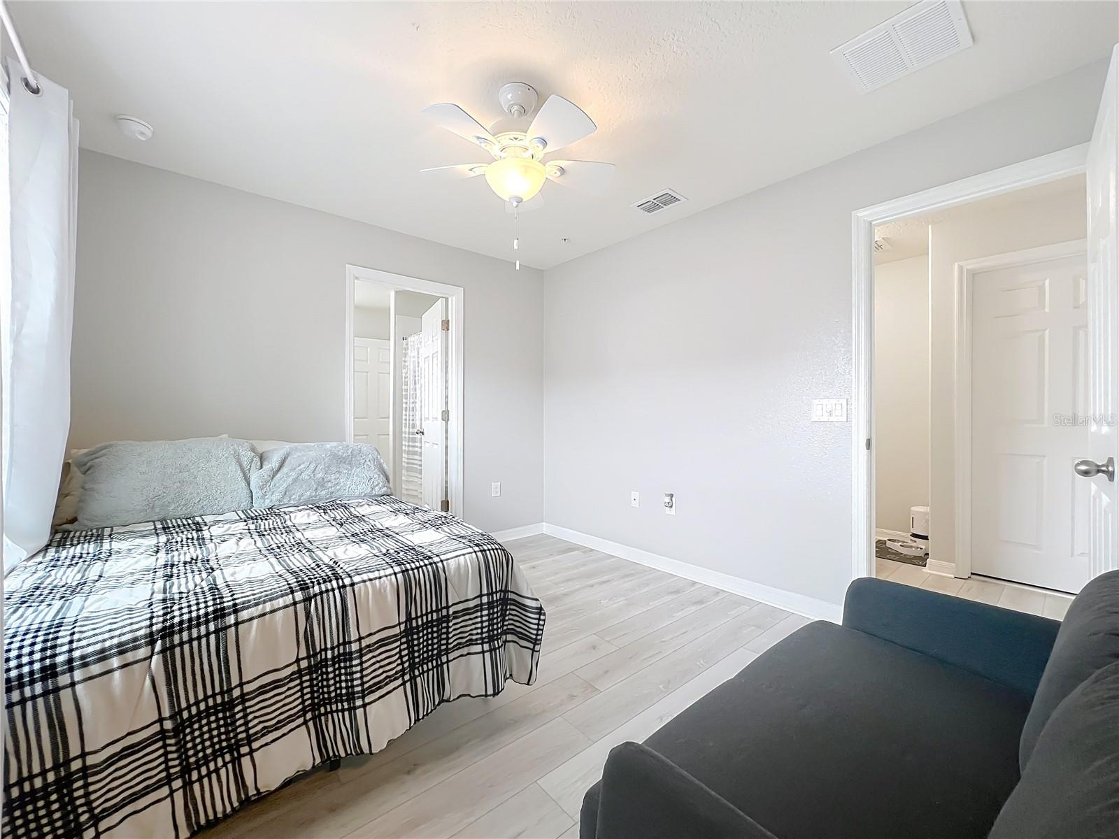 Image 31 of 53 For 9575 Silver Buttonwood Street