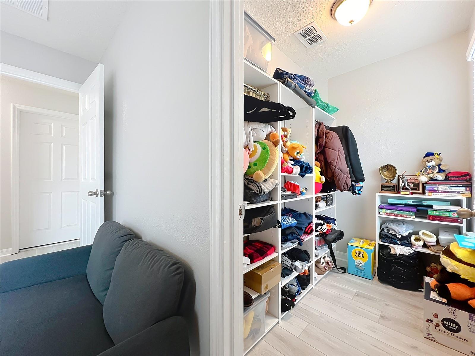 Image 32 of 53 For 9575 Silver Buttonwood Street