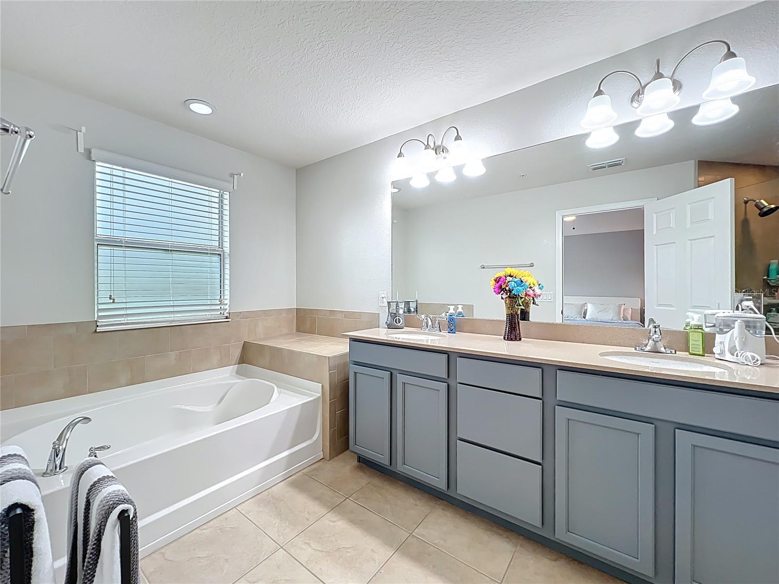 Image 38 of 53 For 9575 Silver Buttonwood Street