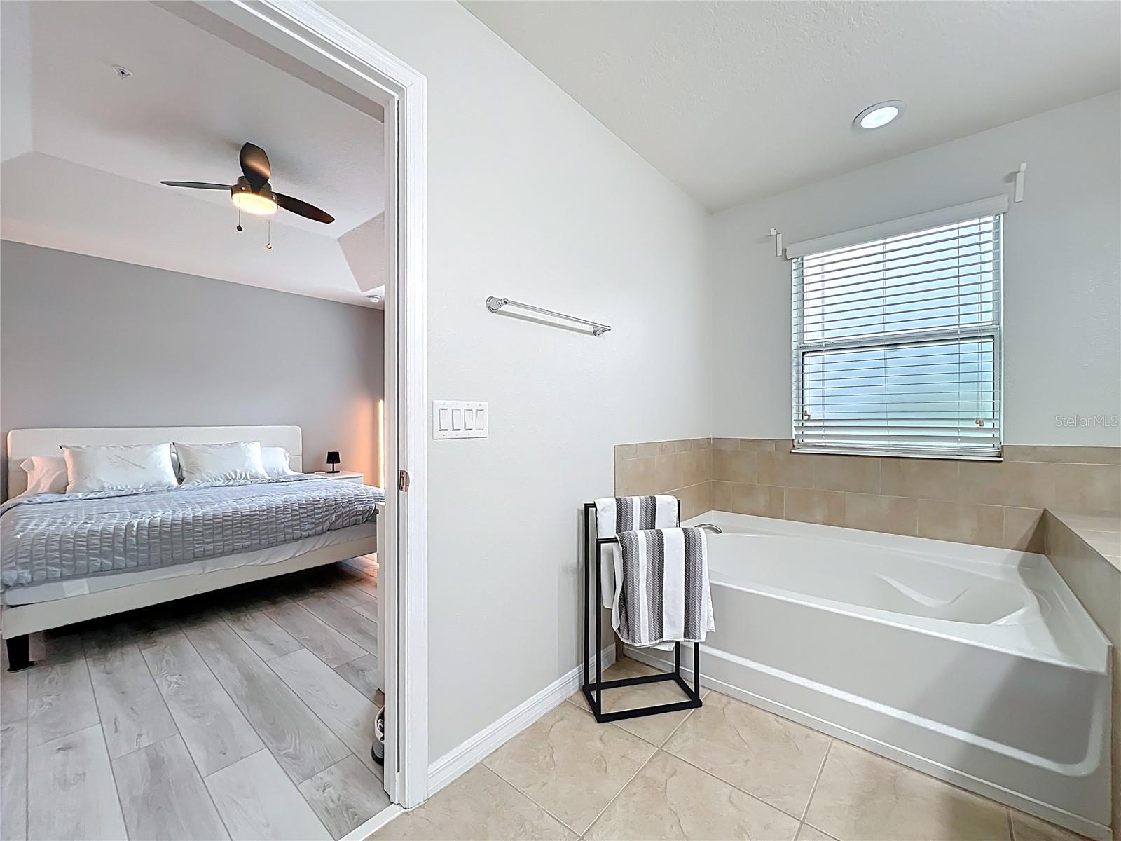 Image 43 of 53 For 9575 Silver Buttonwood Street