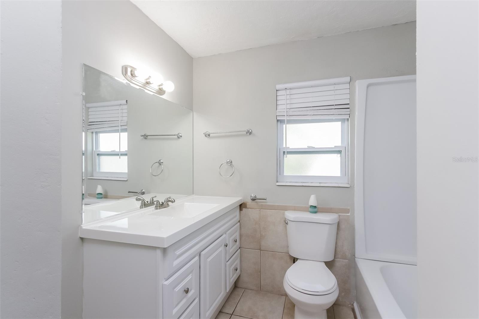 Image 14 of 16 For 5427 Knollwood Place