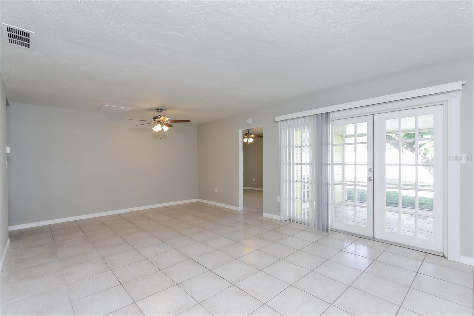 Image 3 of 16 For 5427 Knollwood Place