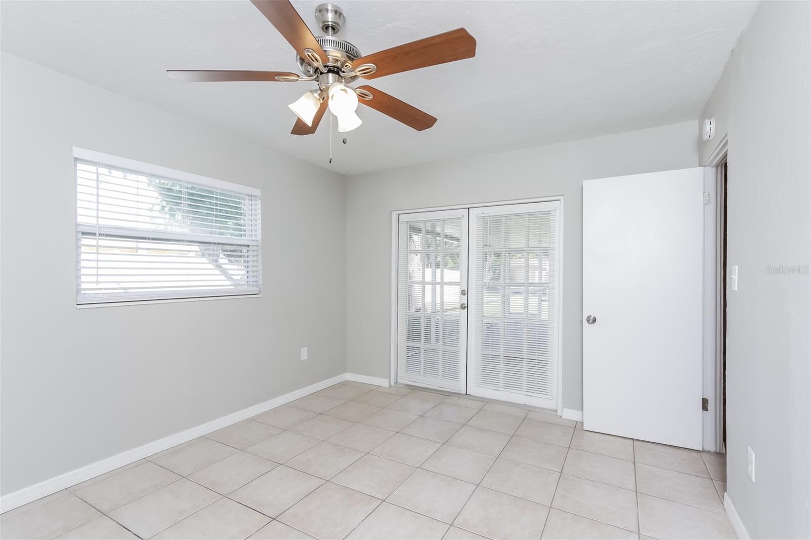 Image 9 of 16 For 5427 Knollwood Place