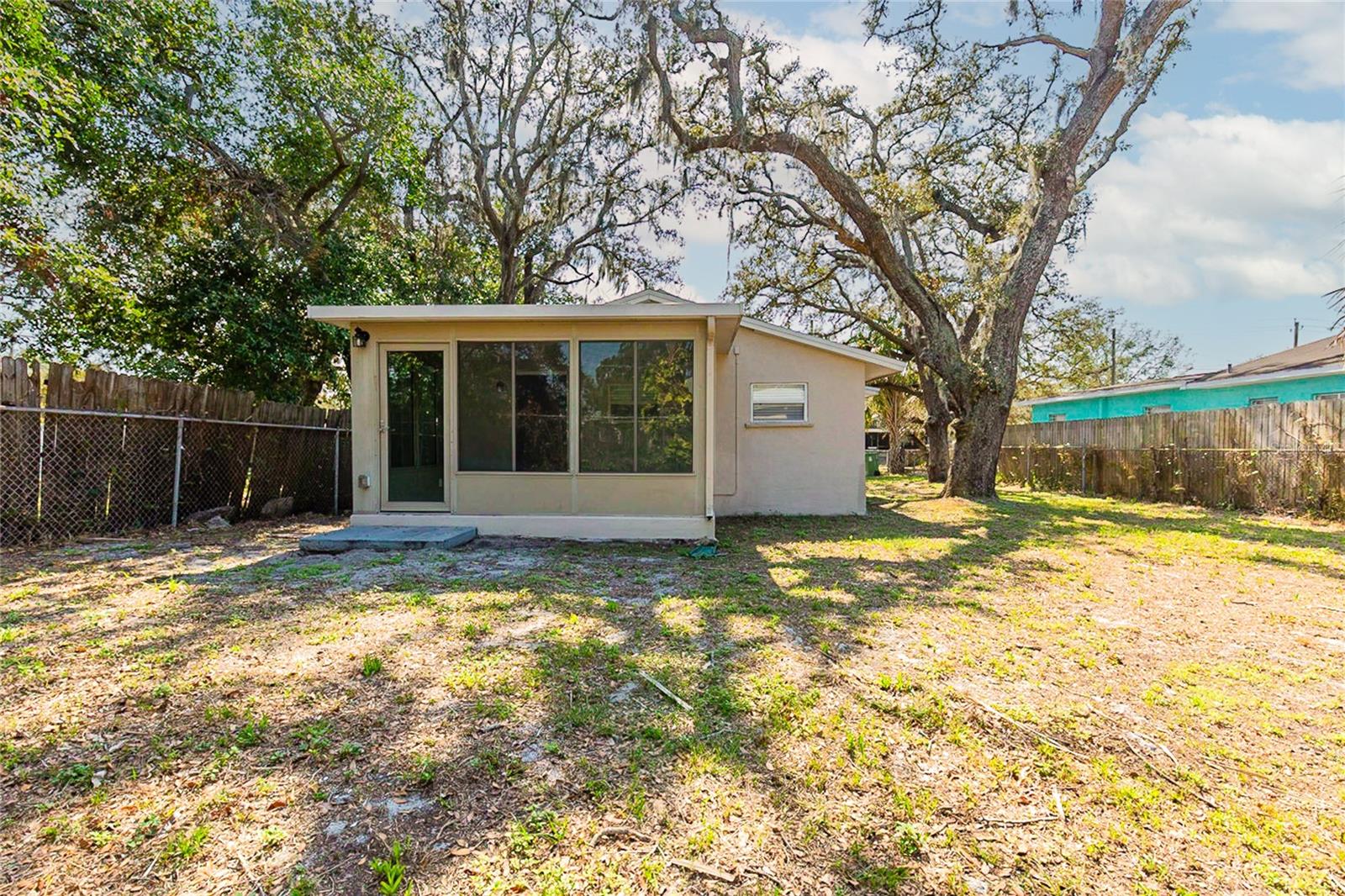 Listing photo id 24 for 2634 38th Avenue