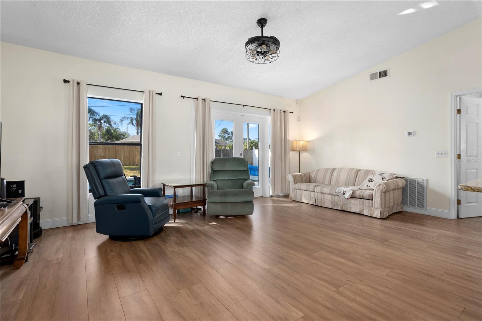 Image 13 of 47 For 2531 Ludlow Street