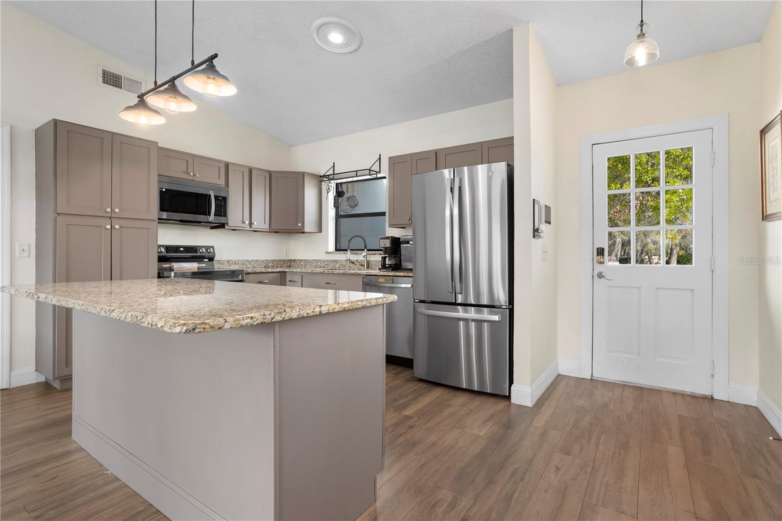 Image 8 of 47 For 2531 Ludlow Street