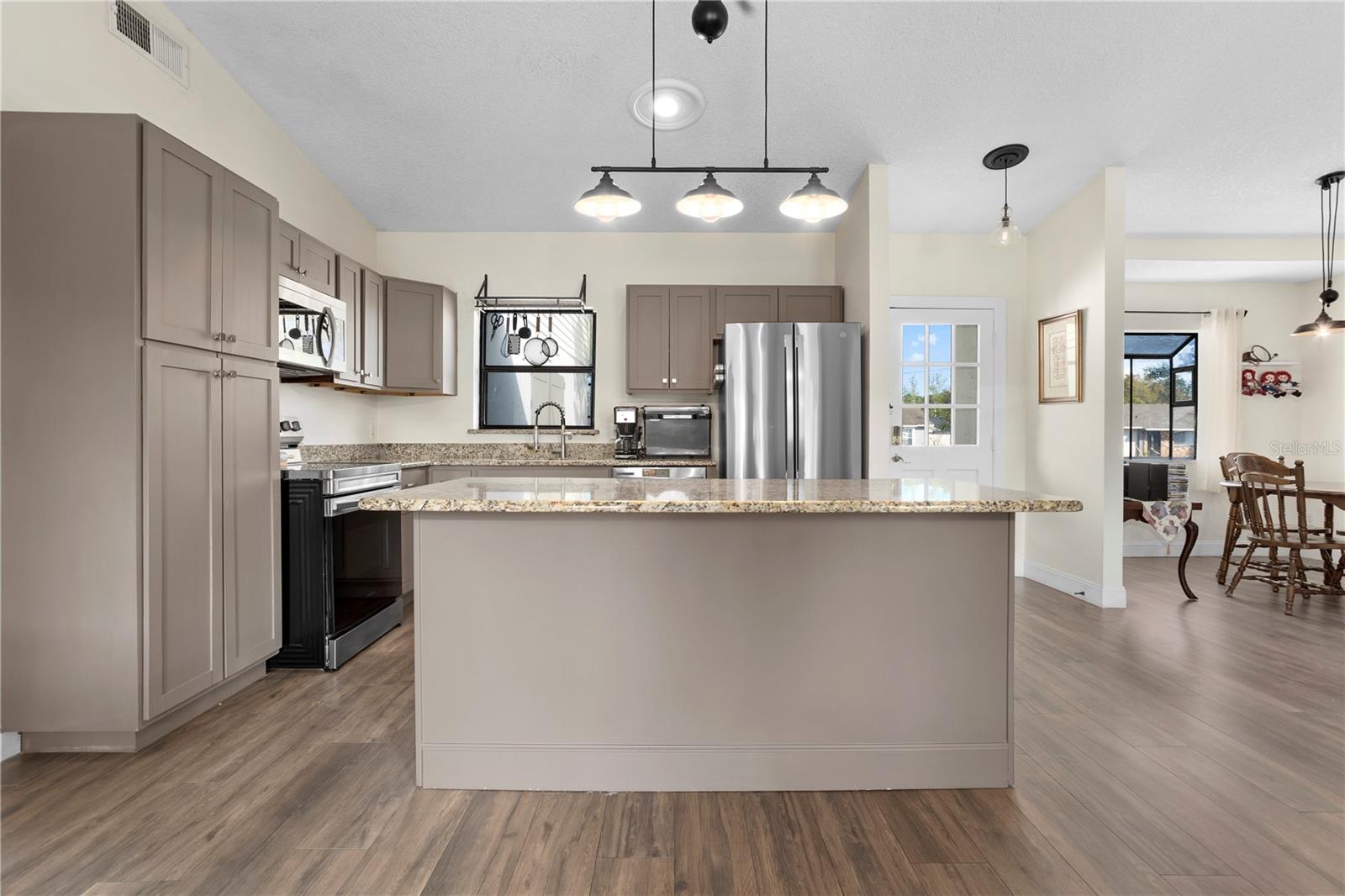 Image 9 of 47 For 2531 Ludlow Street