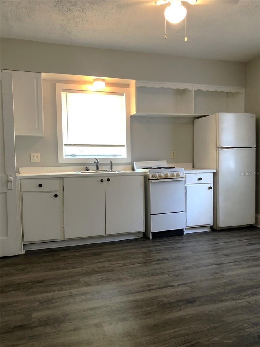Image 4 of 9 For 1113 Park Avenue 201