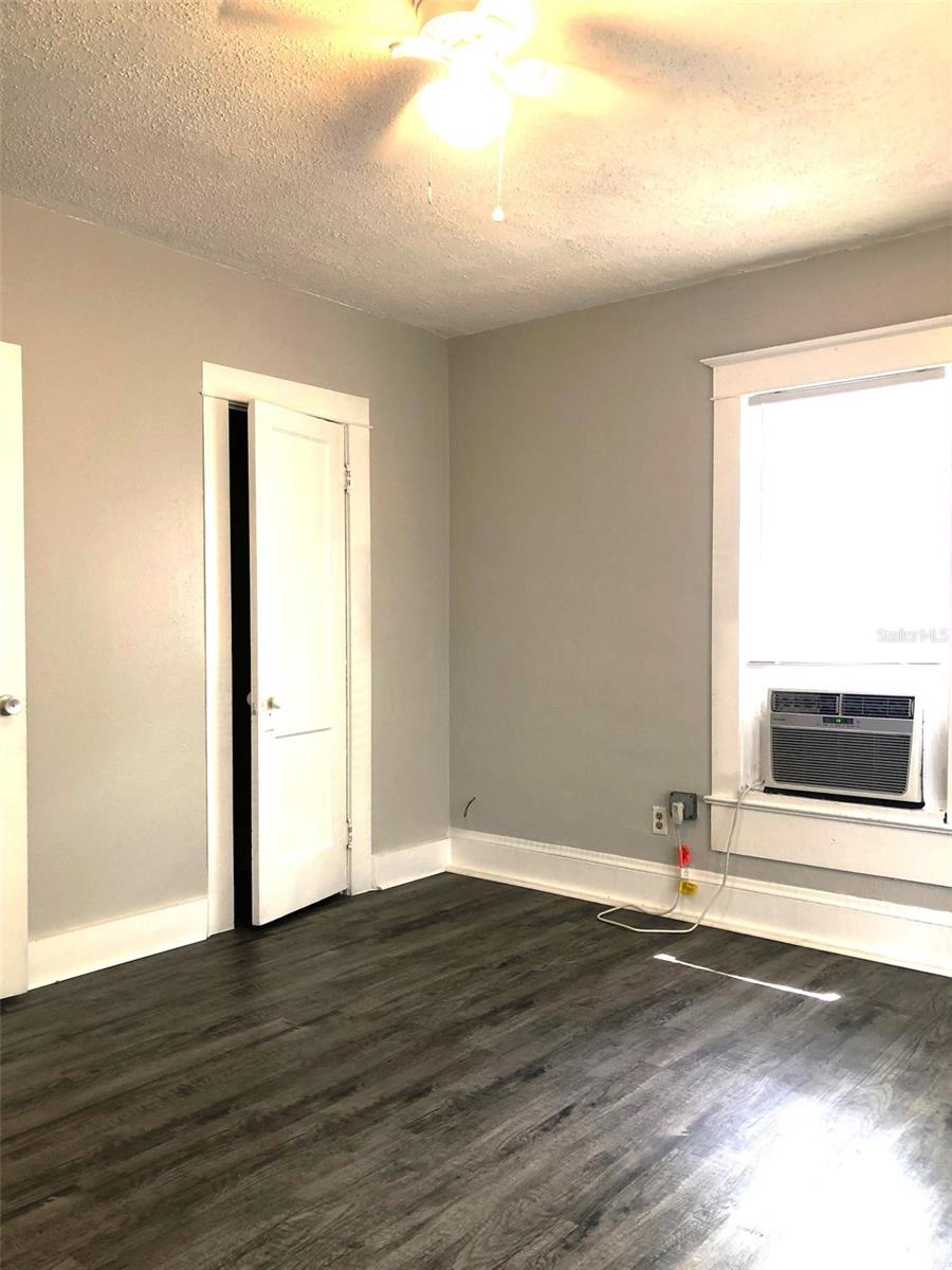 Image 6 of 9 For 1113 Park Avenue 201