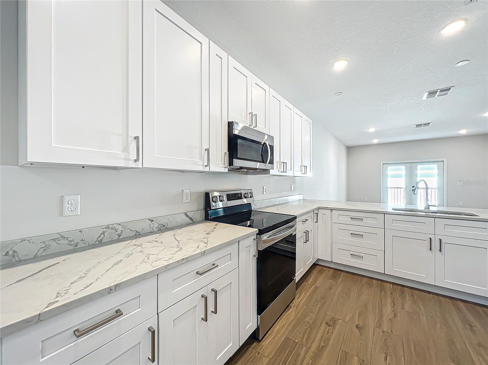 Image 10 of 53 For 1112 Line Street