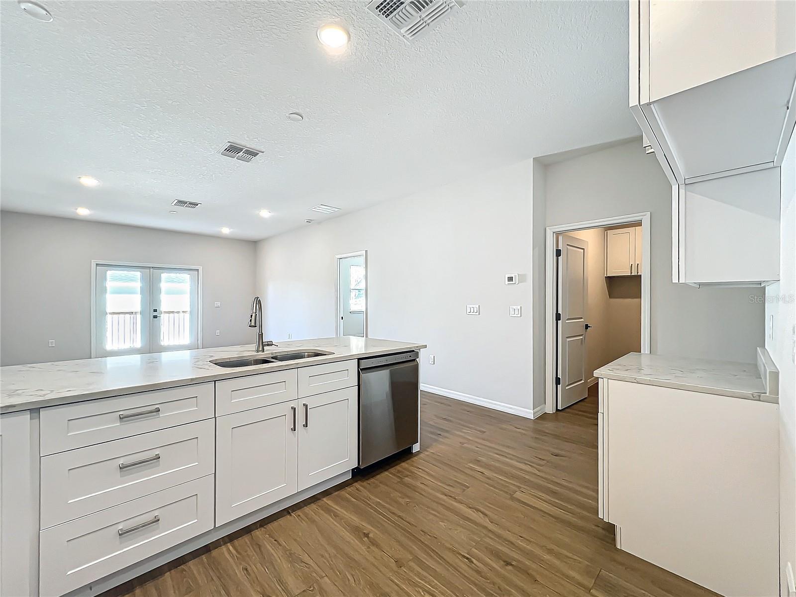 Image 11 of 53 For 1112 Line Street