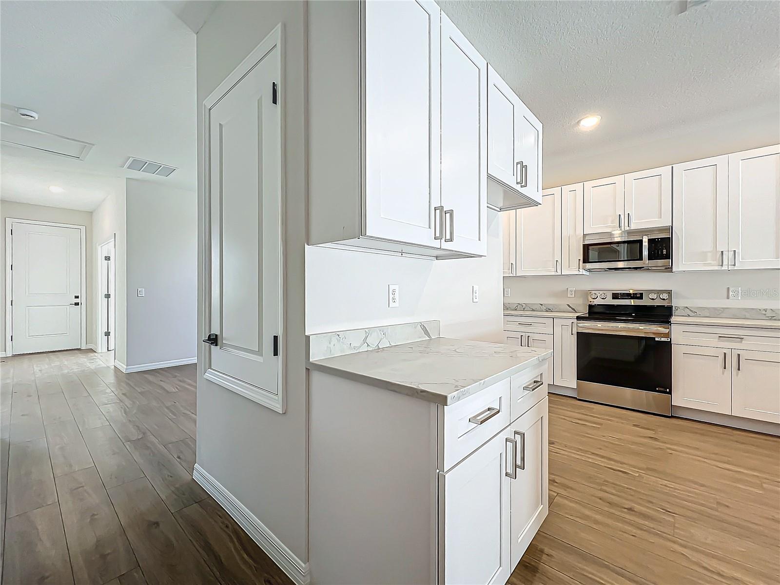 Image 14 of 53 For 1112 Line Street