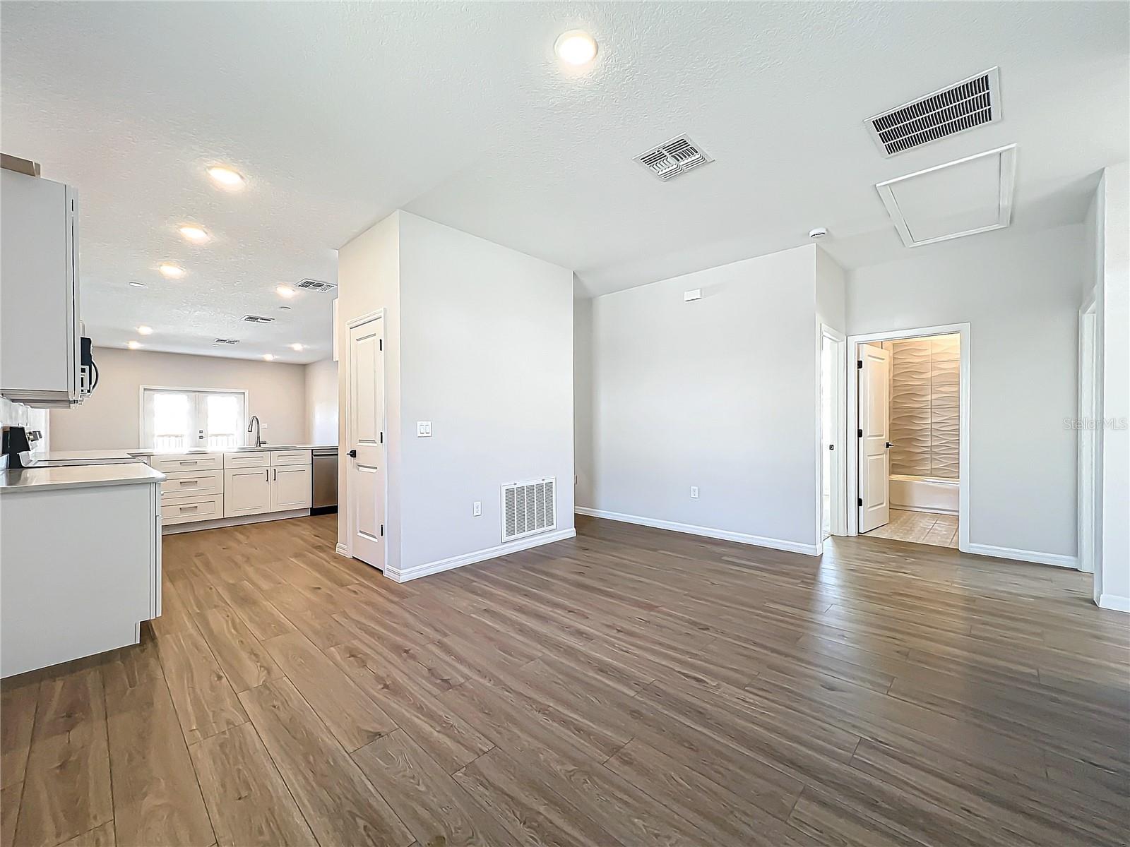 Image 8 of 53 For 1112 Line Street
