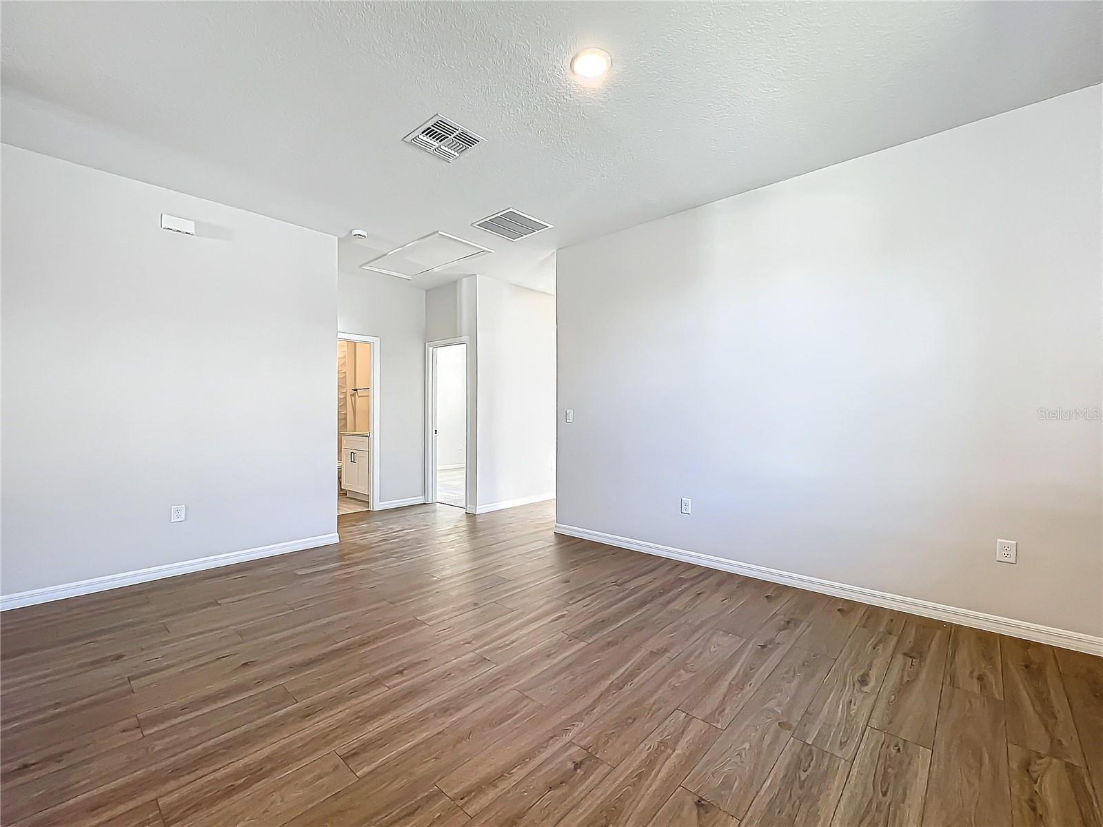 Image 9 of 53 For 1112 Line Street