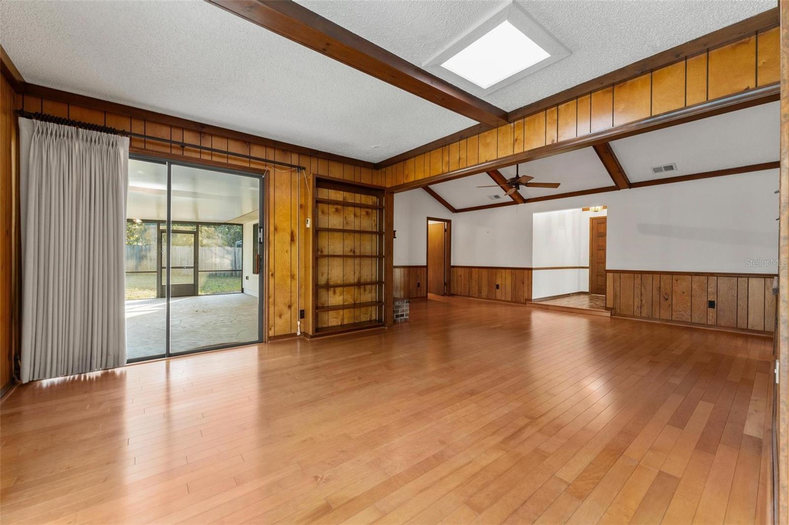 Image 15 of 61 For 109 Crestwood Drive