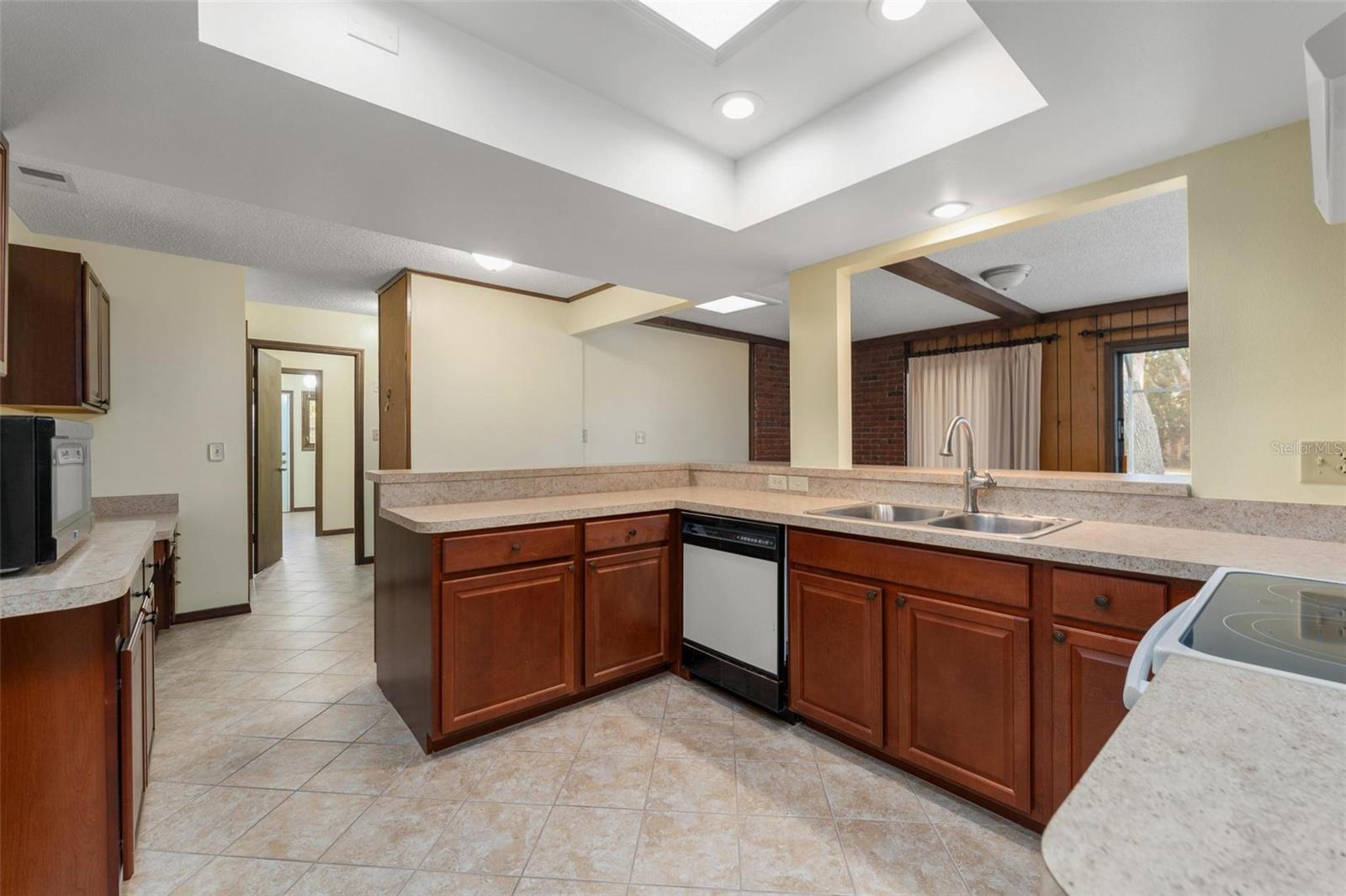 Image 23 of 61 For 109 Crestwood Drive