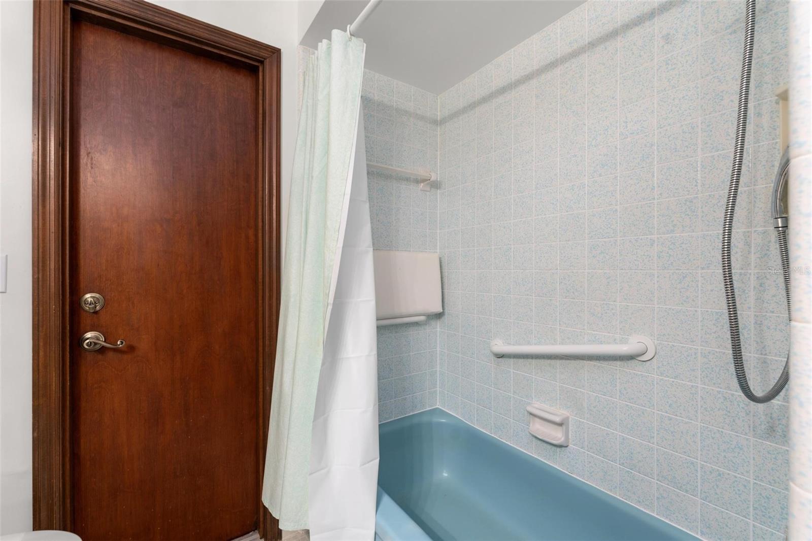 Image 37 of 61 For 109 Crestwood Drive