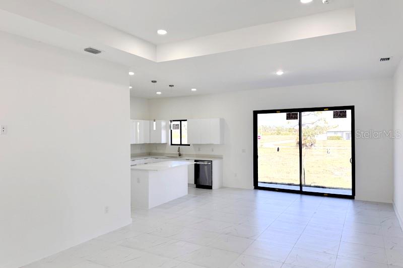 Image 4 of 29 For 3927 40th Terrace