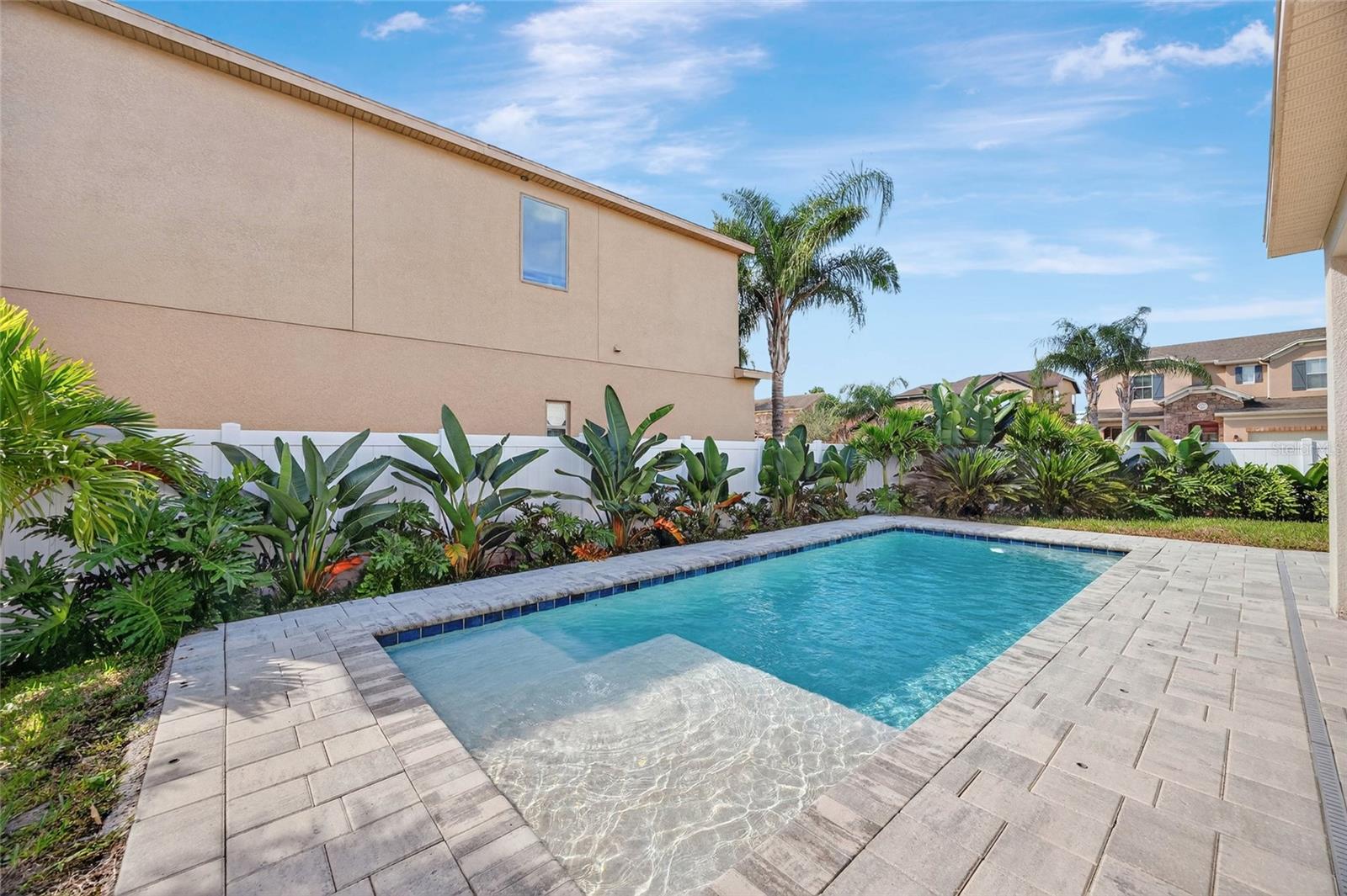 Image 72 of 90 For 1077 Fountain Coin Loop