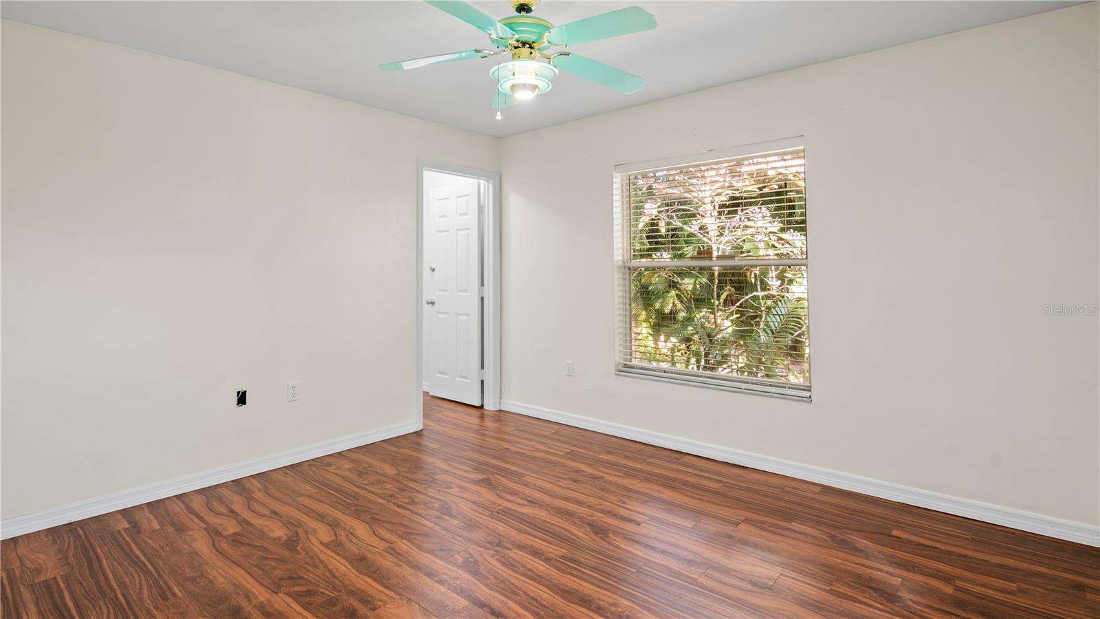 Image 12 of 33 For 621 Edison Avenue