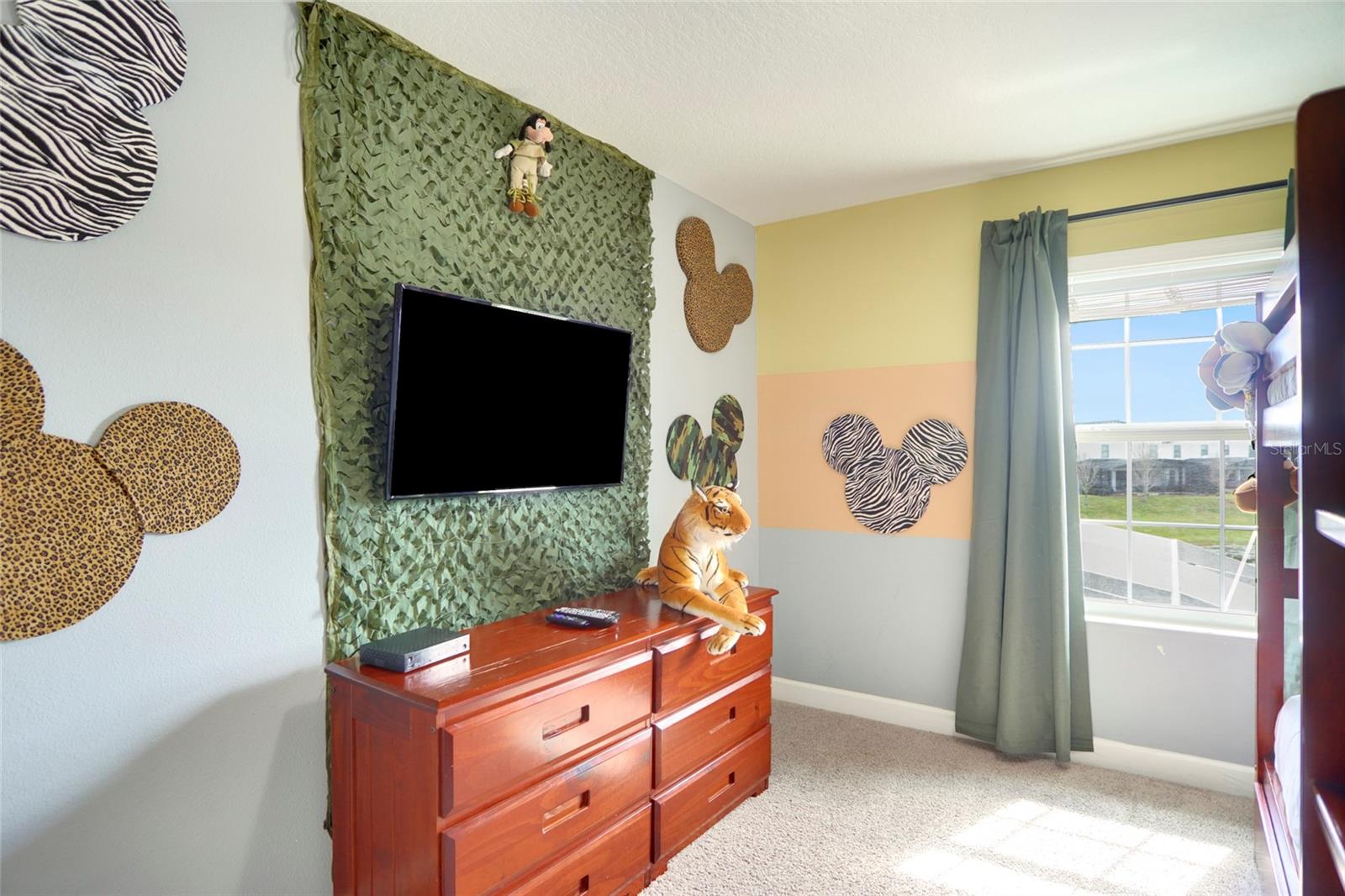 Image 33 of 57 For 4841 Romeo Circle