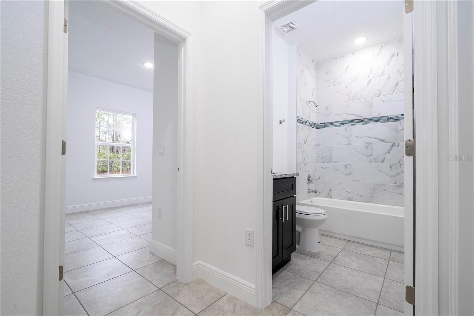 Listing photo id 18 for 3812 Eunice Drive