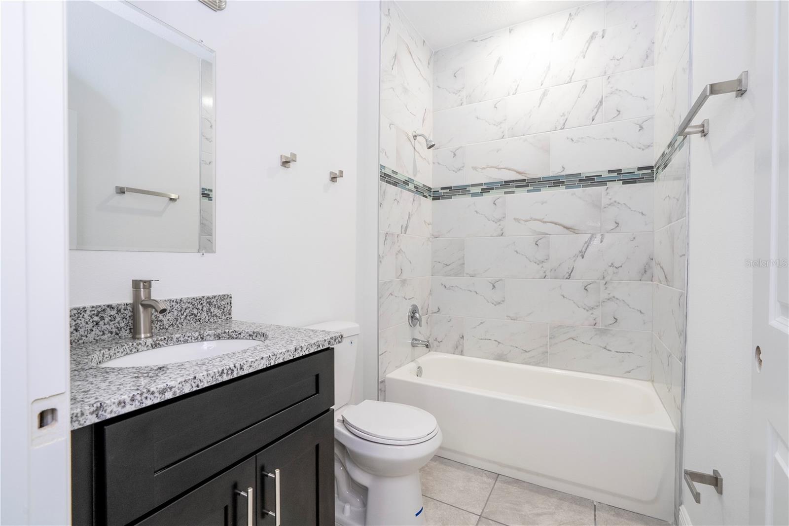 Listing photo id 19 for 3812 Eunice Drive