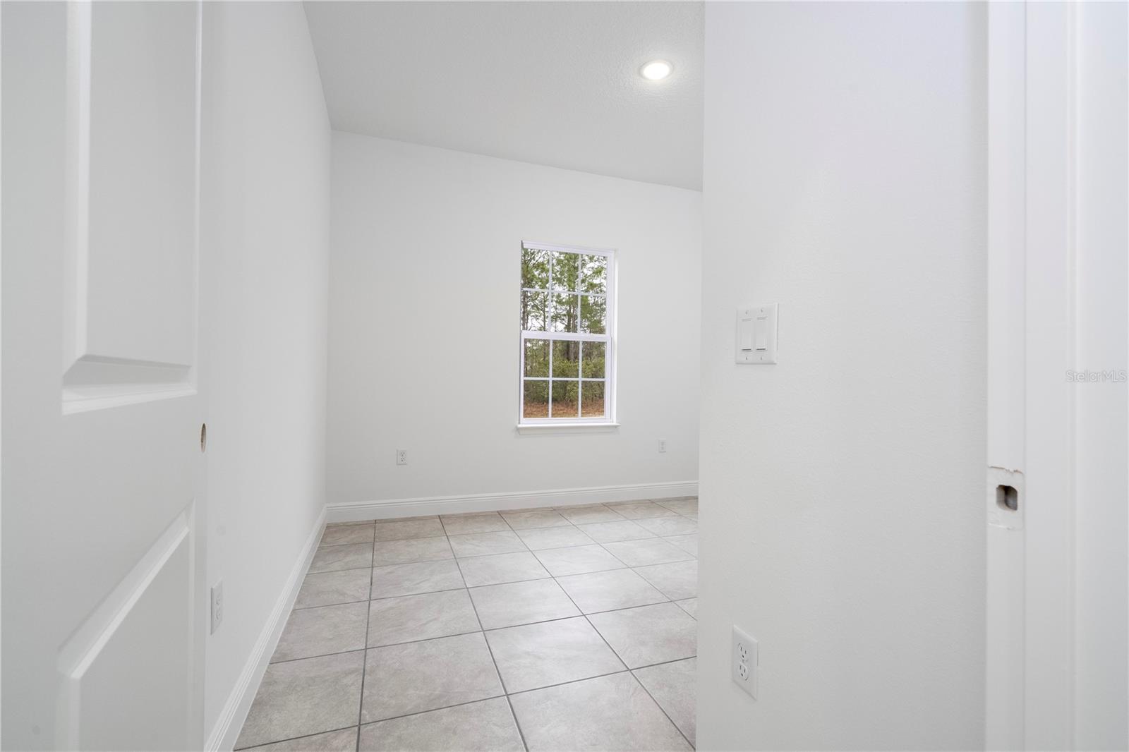 Listing photo id 23 for 3812 Eunice Drive