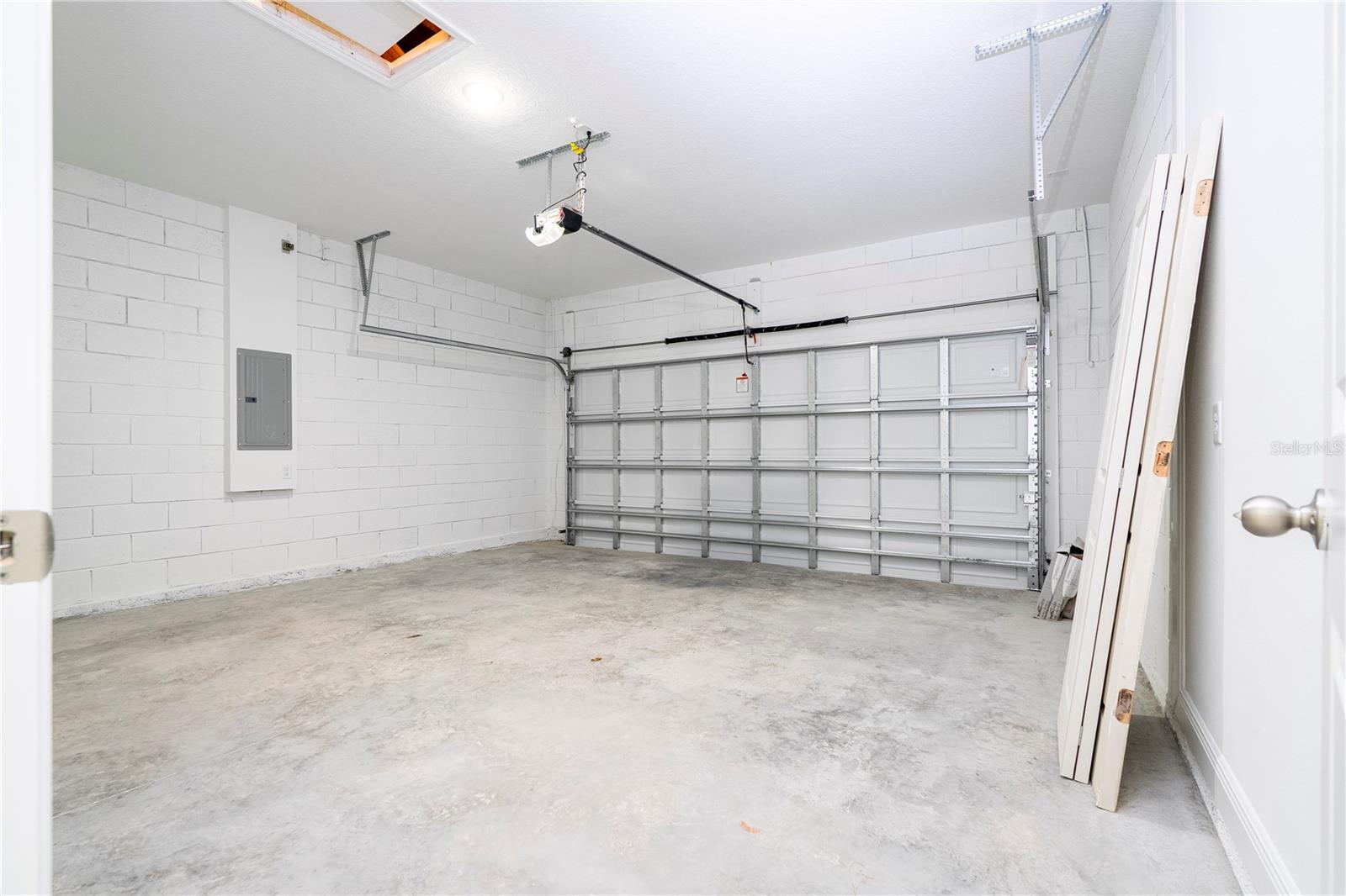 Listing photo id 33 for 3812 Eunice Drive