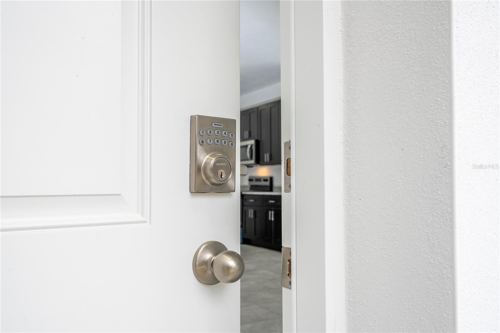 Listing photo id 5 for 3812 Eunice Drive