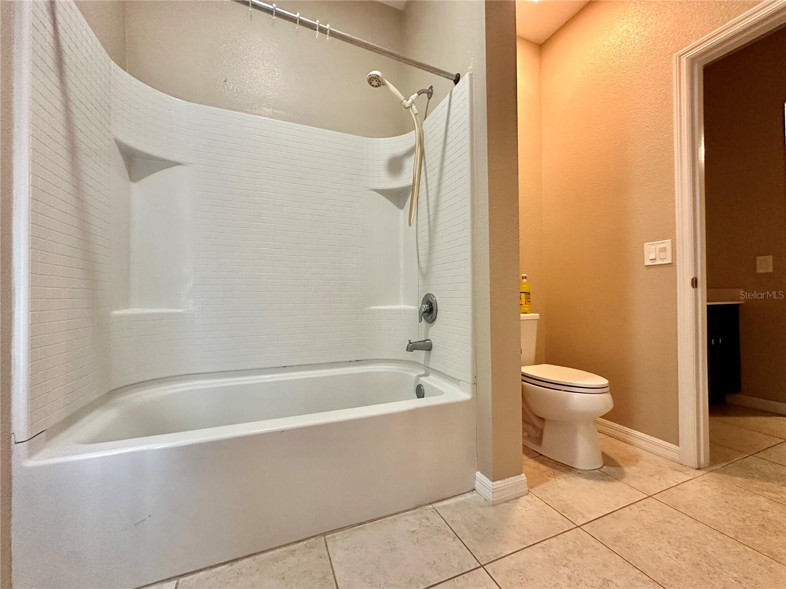 Image 17 of 23 For 1610 Mohegan Boulevard