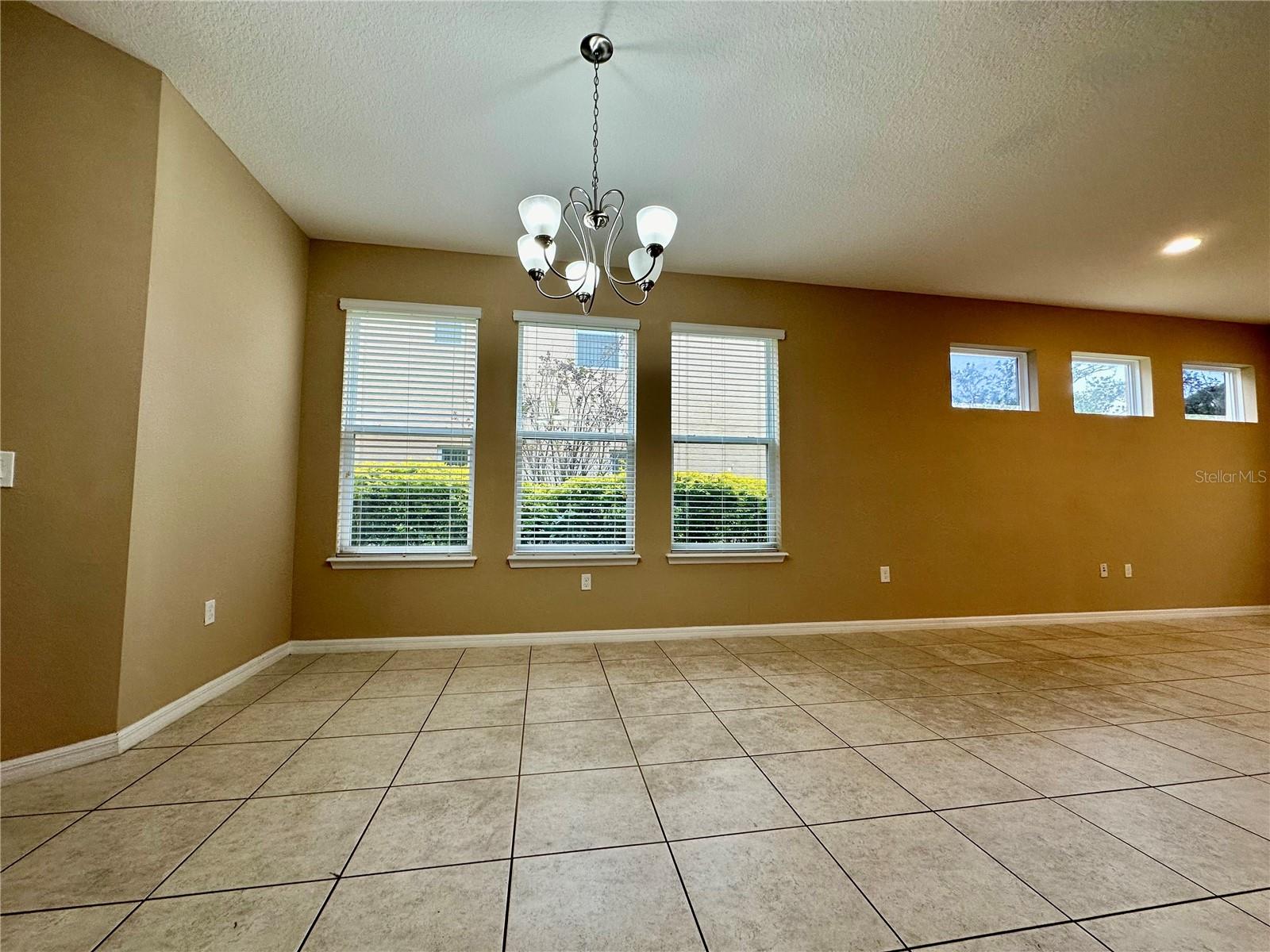 Image 3 of 23 For 1610 Mohegan Boulevard