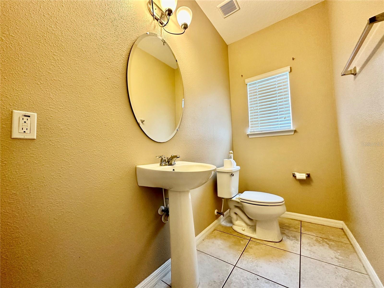 Image 9 of 23 For 1610 Mohegan Boulevard