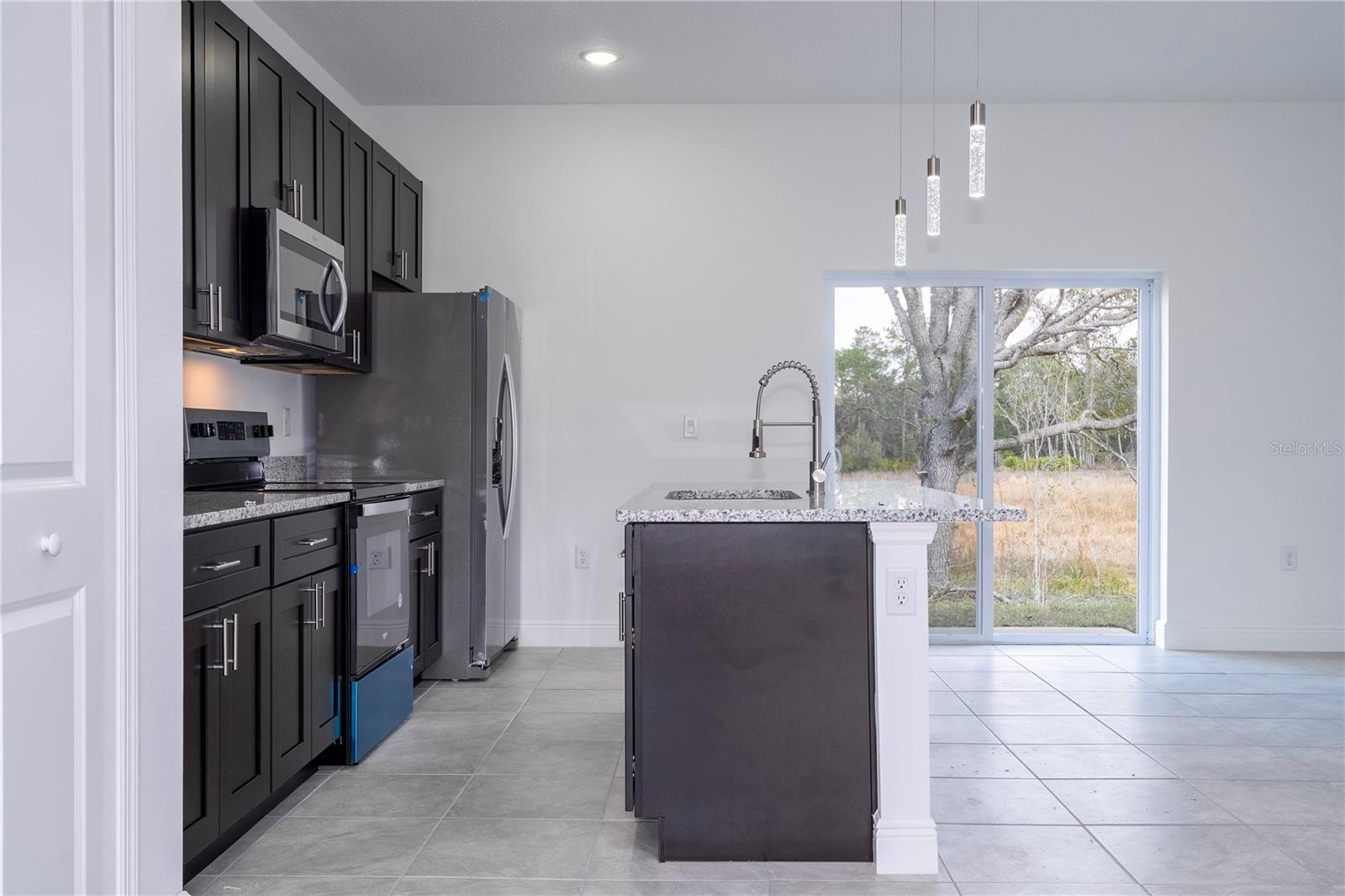 Listing photo id 8 for 2901 Redgate Drive