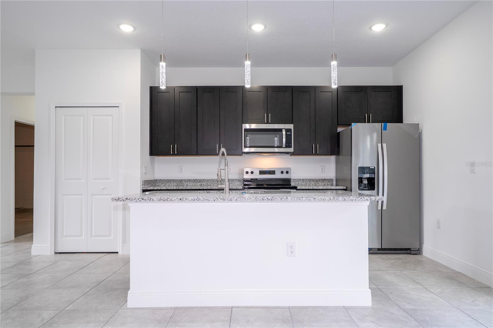 Listing photo id 10 for 2901 Redgate Drive