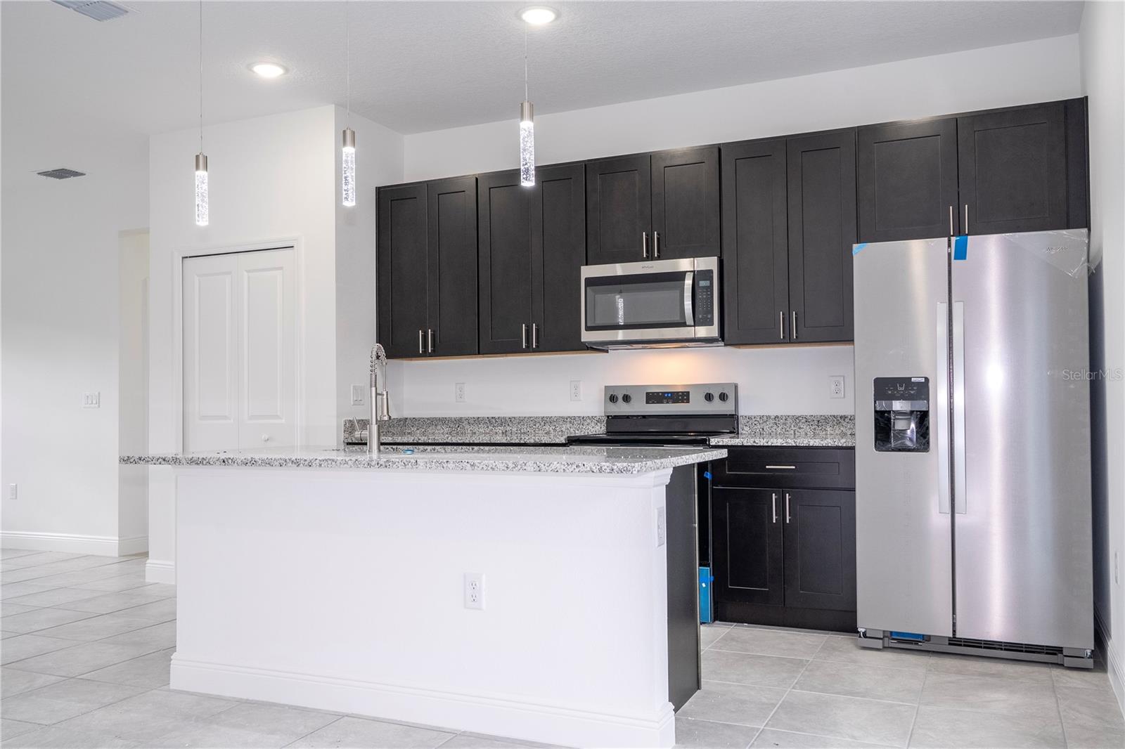 Listing photo id 11 for 2901 Redgate Drive