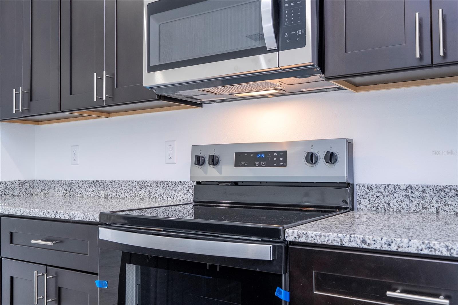 Listing photo id 13 for 2901 Redgate Drive