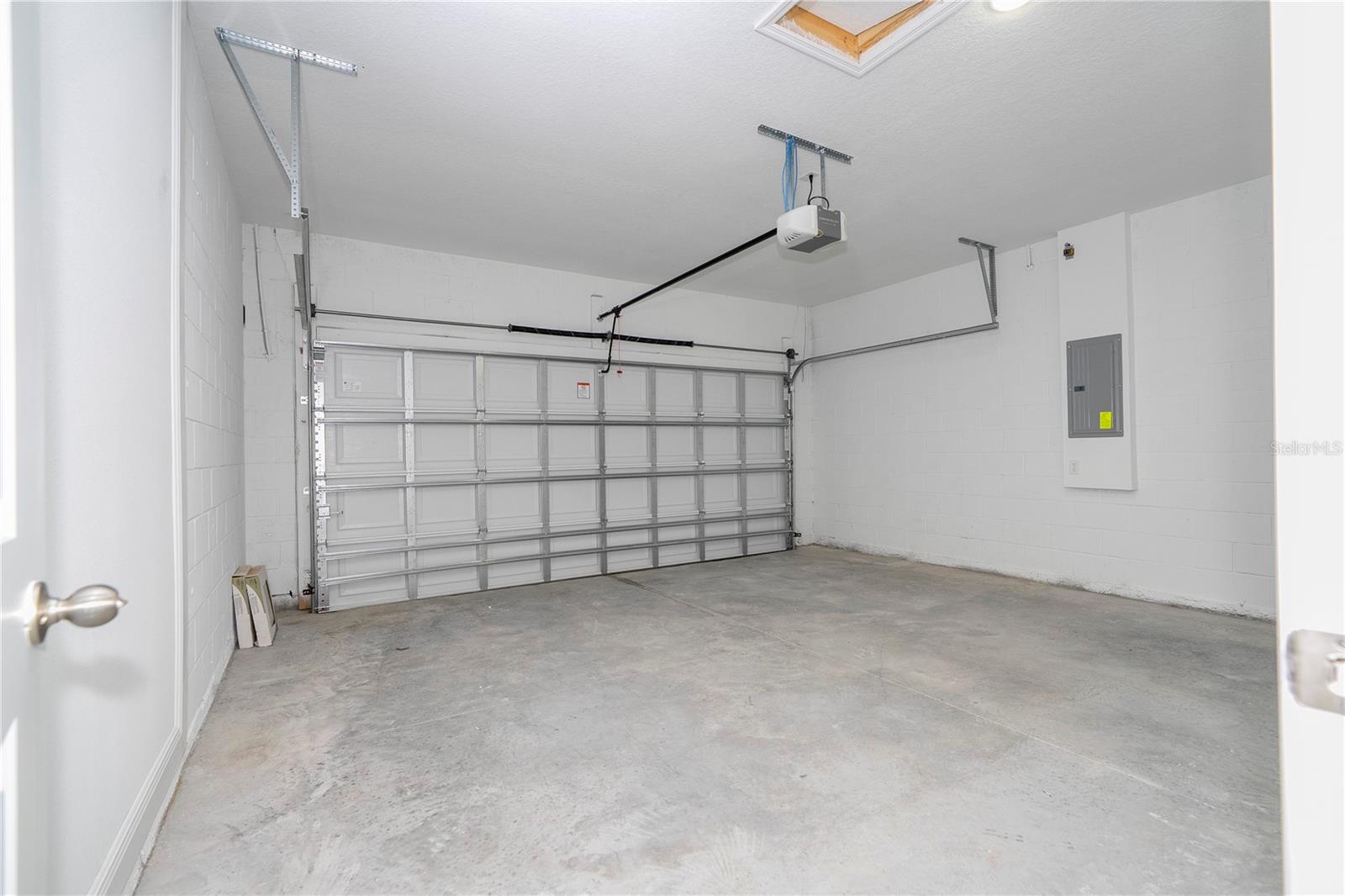 Listing photo id 24 for 2901 Redgate Drive