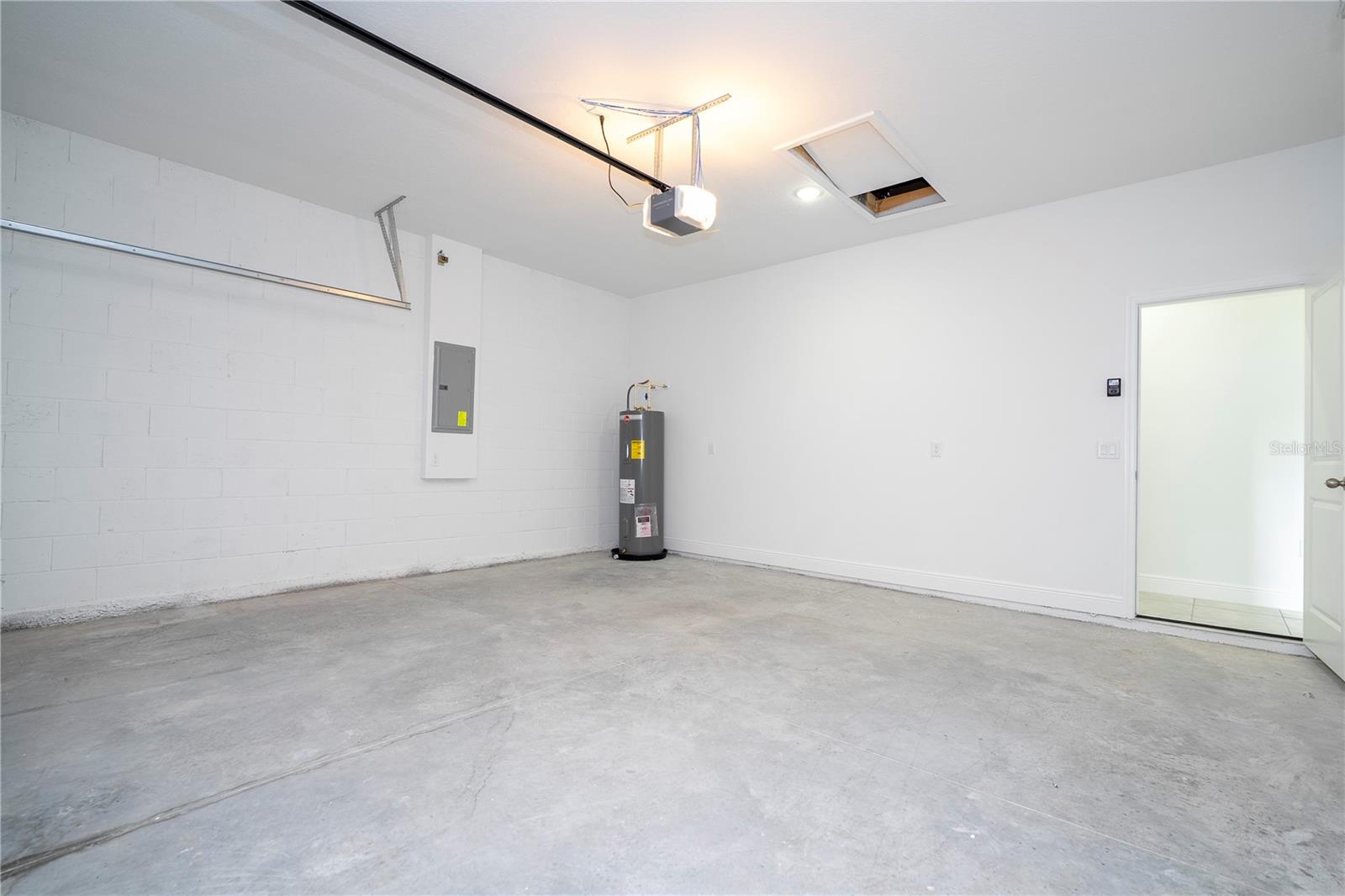 Listing photo id 25 for 2901 Redgate Drive