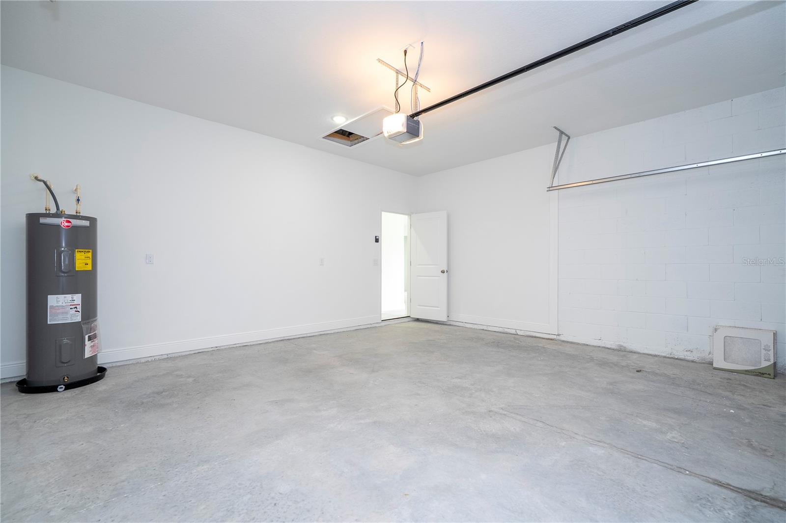 Listing photo id 27 for 2901 Redgate Drive