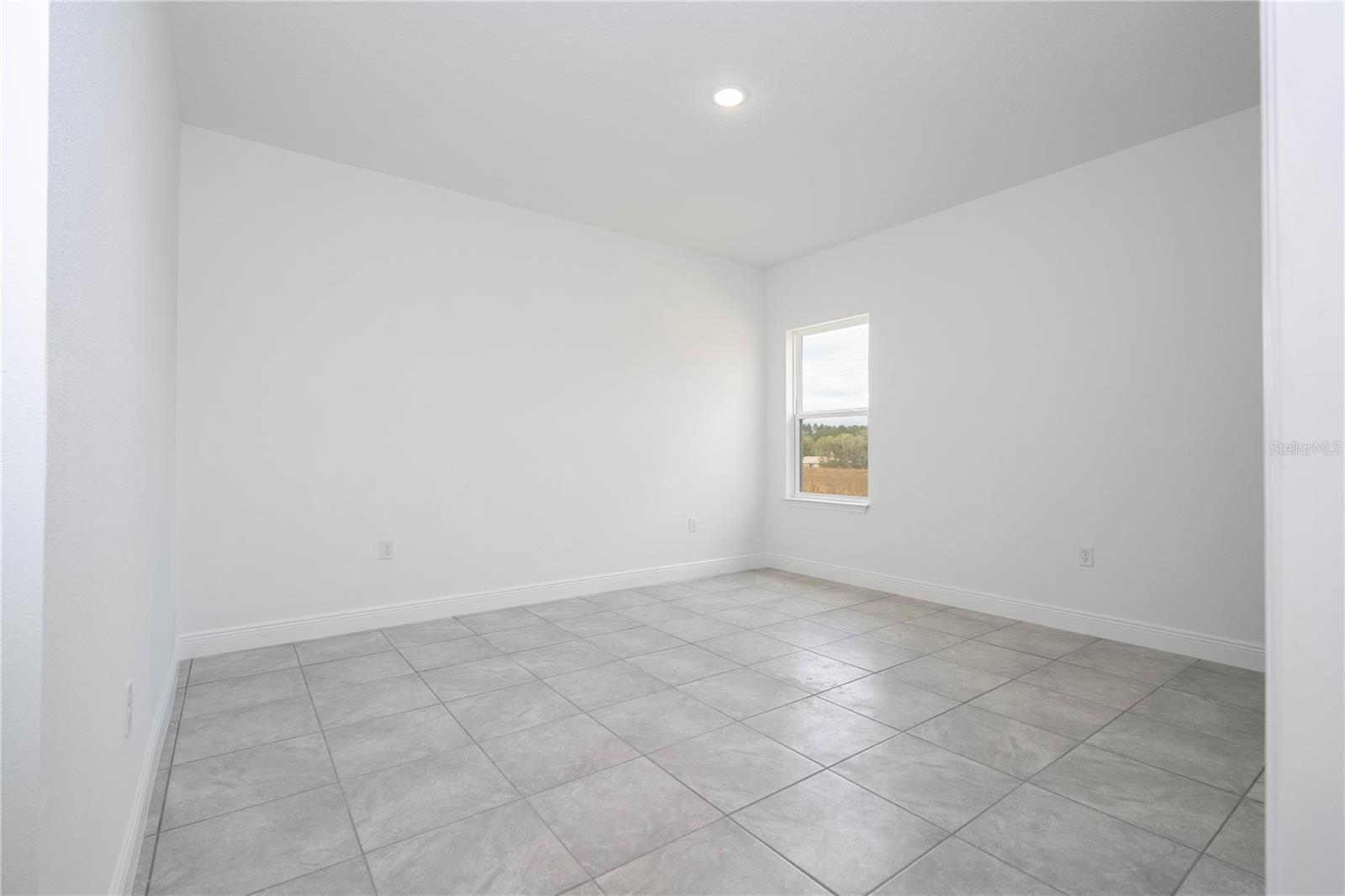Listing photo id 32 for 2901 Redgate Drive