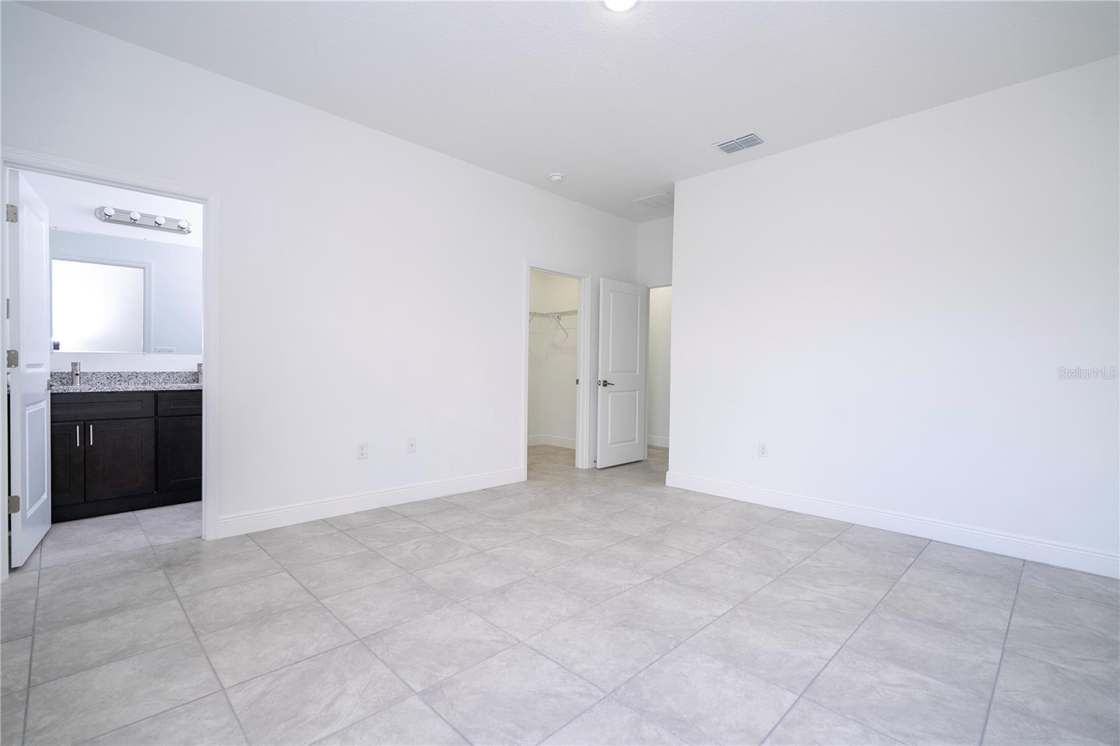 Listing photo id 33 for 2901 Redgate Drive