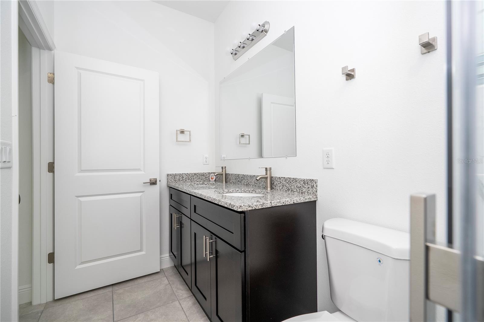 Listing photo id 37 for 2901 Redgate Drive