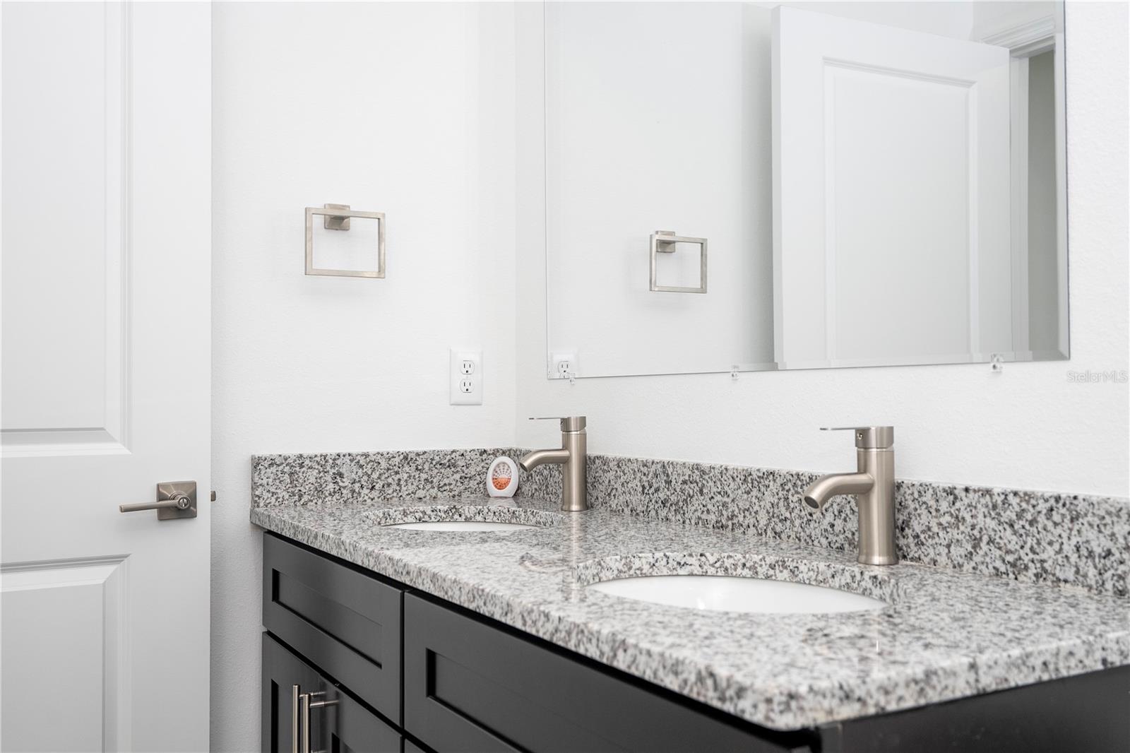 Listing photo id 38 for 2901 Redgate Drive