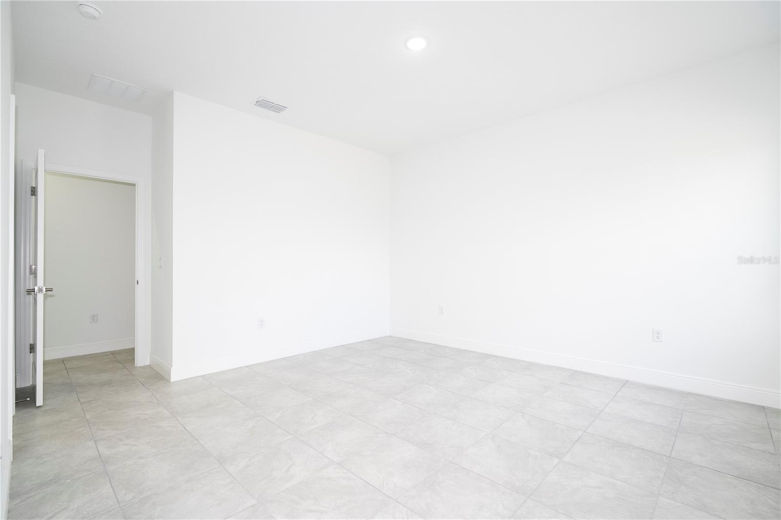 Listing photo id 39 for 2901 Redgate Drive