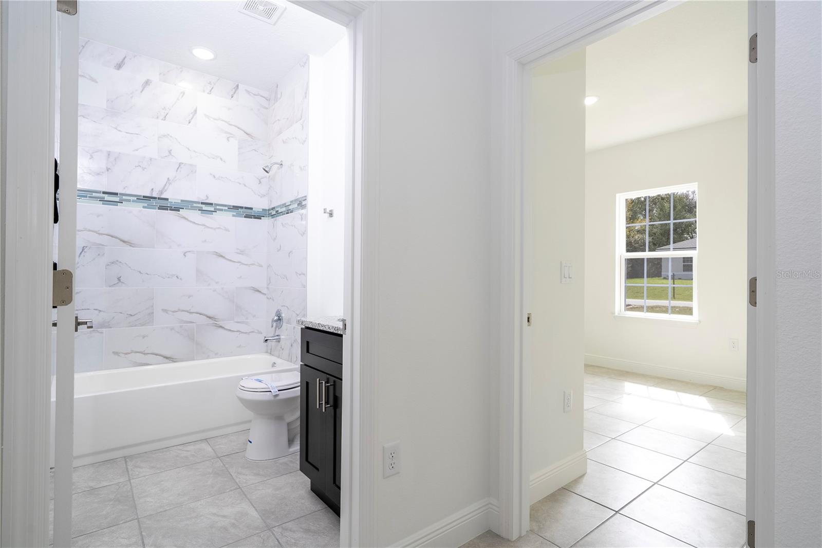 Listing photo id 40 for 2901 Redgate Drive
